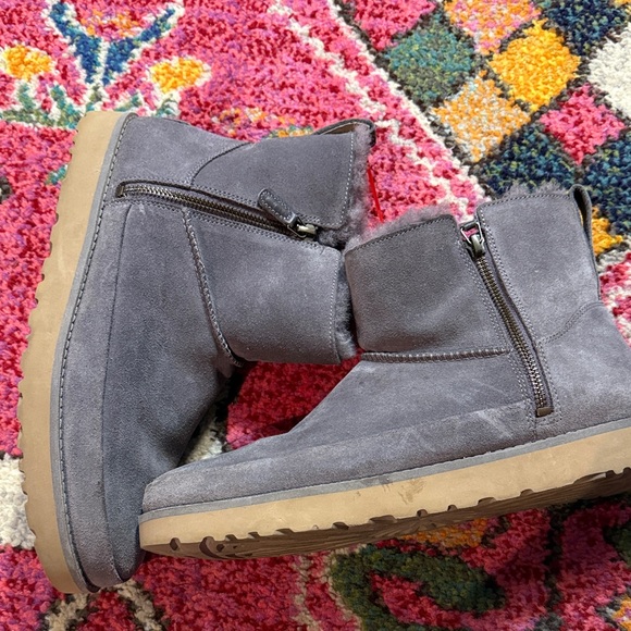 UGG Classic Zip Mini Shade Boots size 12 like new! - Picture 8 of 8